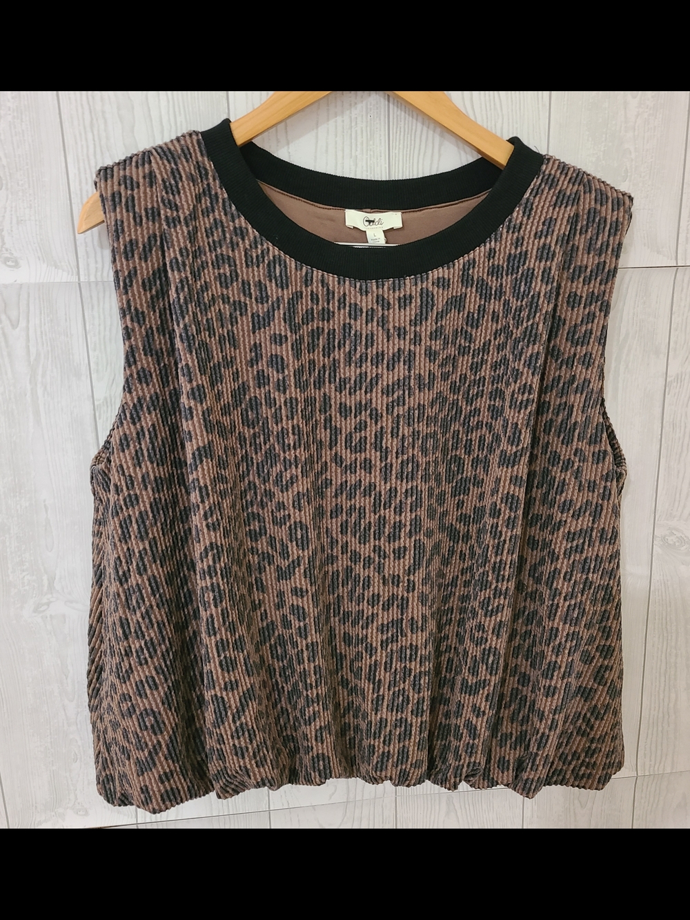Sleeveless Leopard Print Tank Top - Black Trim